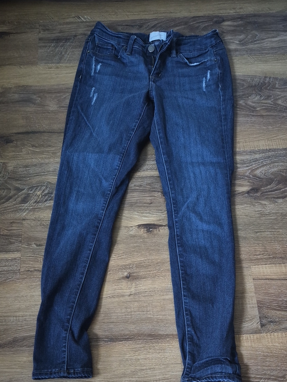 Universal Thread Dark Wash Distressed Mid Rise Skinny Jeans Size 00 / 23